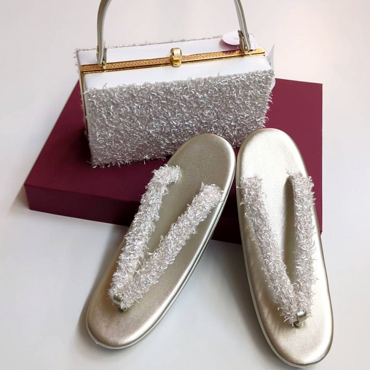 振袖にも使える草履バックセット【ホワイトシルバー ふわふわ】 振袖にも使える草履バックセット【ホワイトシルバー ふわふわ】